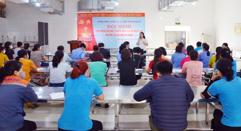 LĐLĐ tỉnh phối hợp với Sở LĐ-TB&XH và BHXH tỉnh tổ chức tuyên truyền, đối thoại, phố biến chính sách BHXH, BHYT cho người lao động tại KCN Cái Lân (TP Hạ Long) năm 2023.