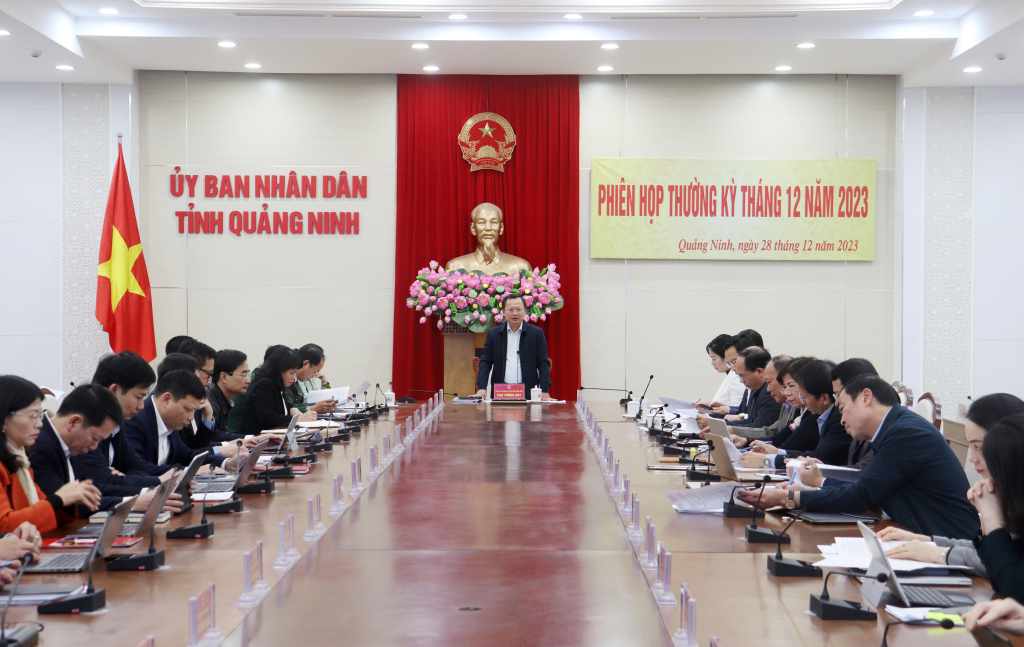 Đồng chí Cao Tường Huy, Phó Bí thư Tỉnh ủy, Chủ tịch UBND tỉnh kết luận phiên họp thường kỳ tháng 12/2023.