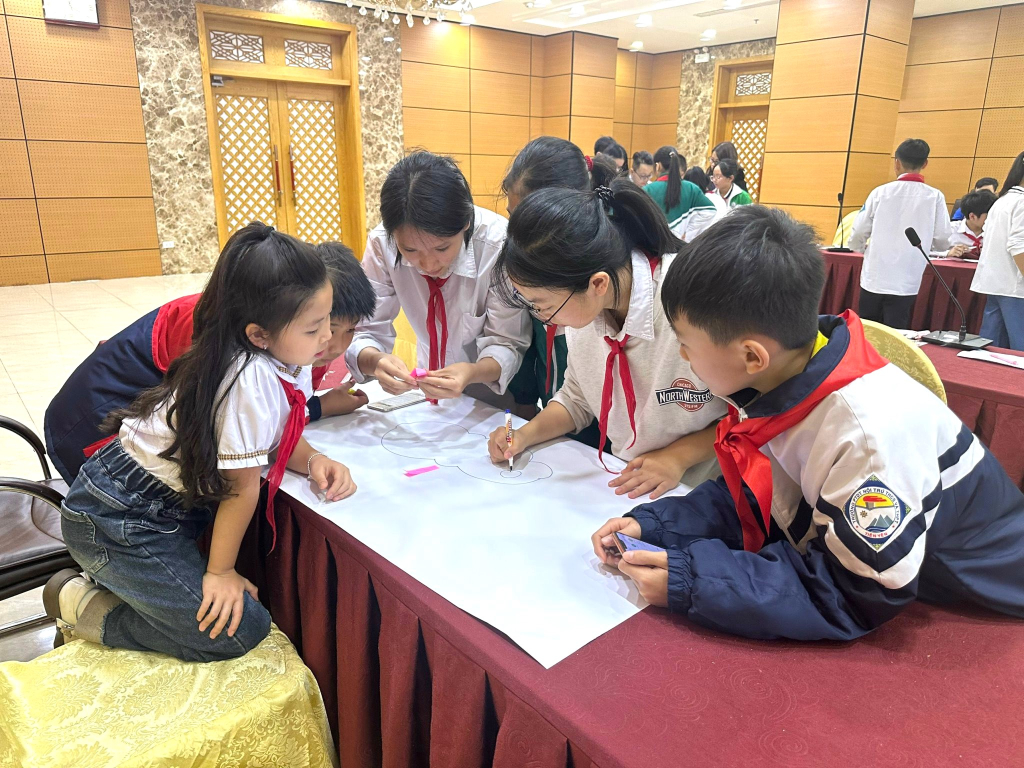 Các đại biểu trẻ em được tập huấn về phát huy quyền tham gia của trẻ em vào các vấn đề về trẻ em