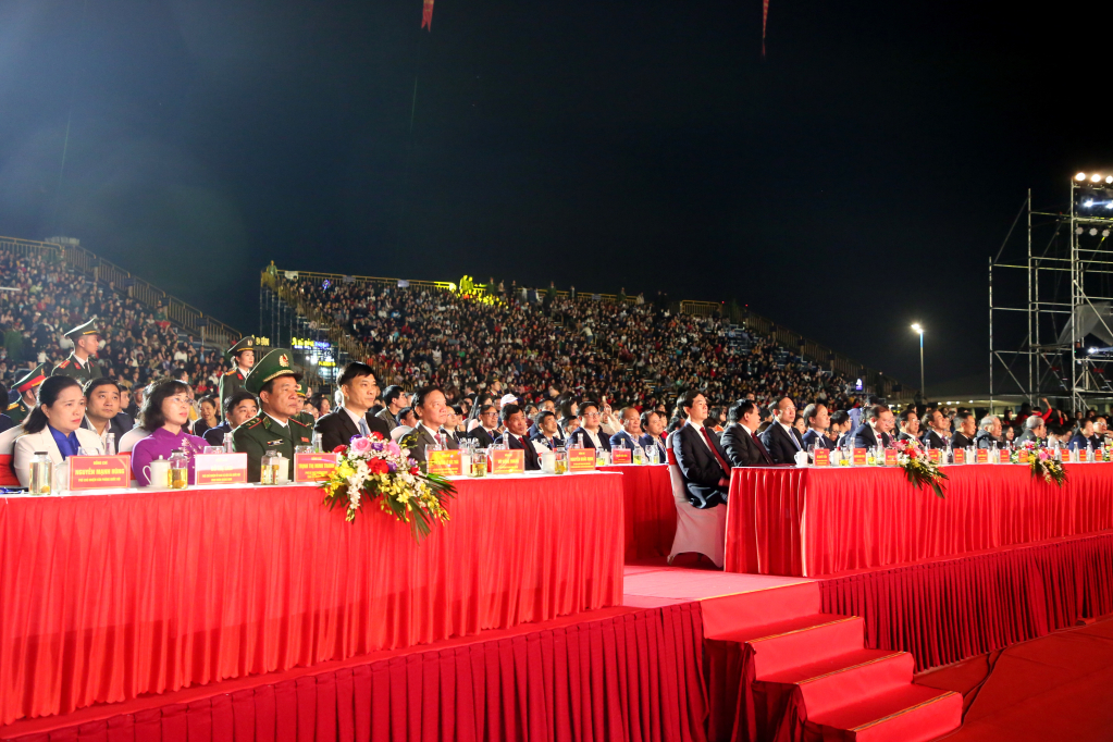 Các đồng chí lãnh đạo Trung ương, lãnh đạo tỉnh tham dự Lễ kỷ niệm.