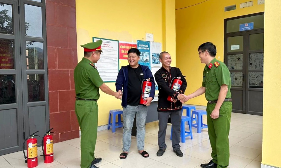 Hiệu quả chương trình đổi vũ khí, vật liệu nổ lấy bình chữa cháy