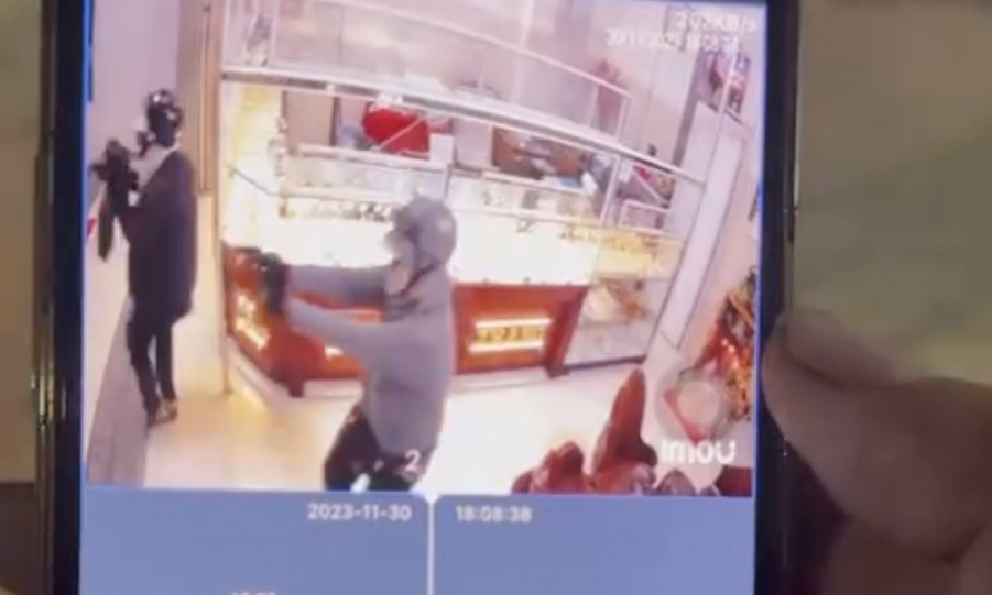Hai đối tượng dùng súng cướp tiệm vàng ở Trà Vinh - Báo Quảng Ninh điện tử 