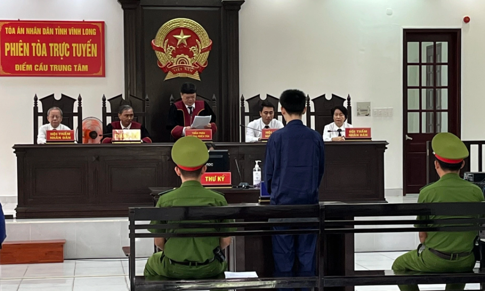 Thiếu niên giết người tình đồng tính vì 400.000 đồng