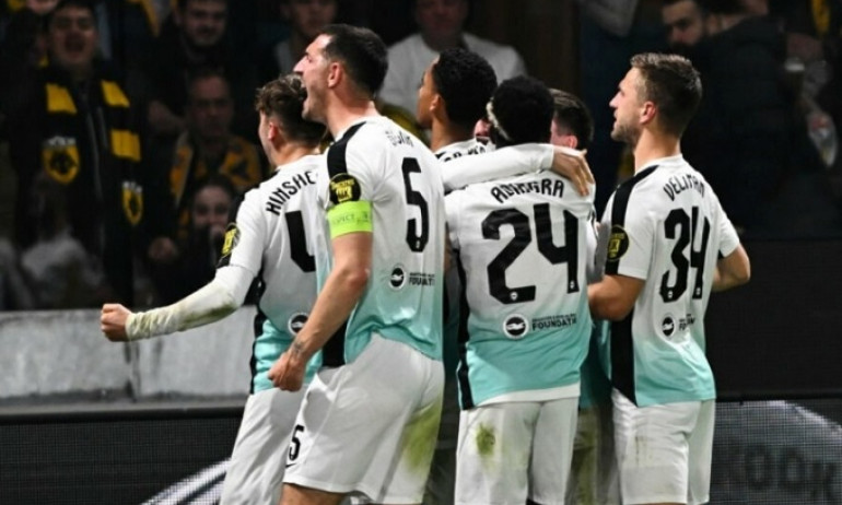 Europa League: West Ham, Brighton thắng nhẹ; Ajax bị loại nhục nhã