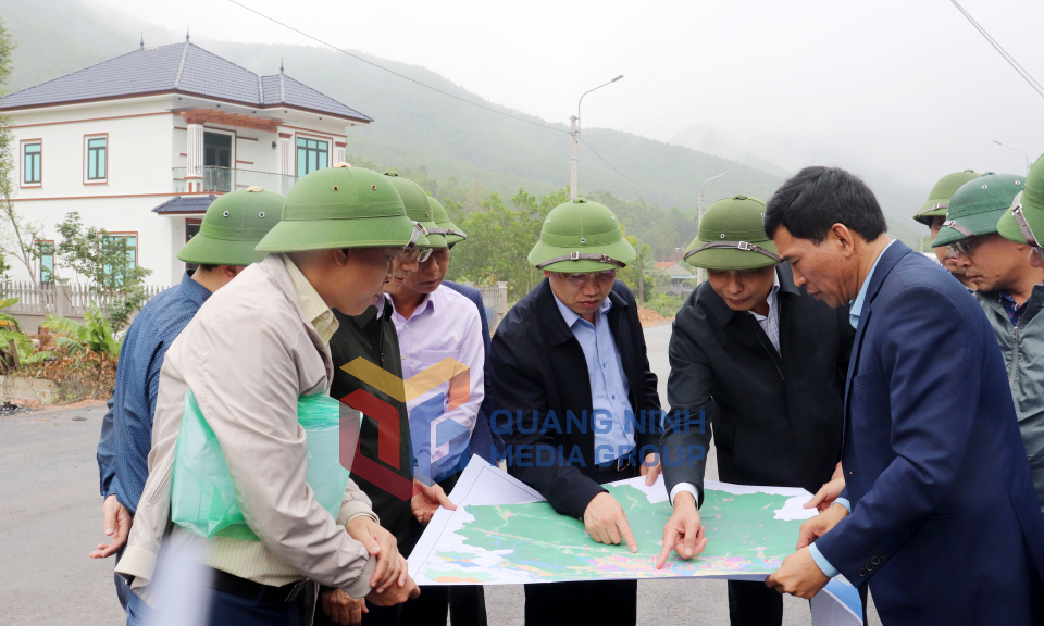 Bí thư Tỉnh ủy Nguyễn Xuân Ký kiểm tra thực địa một số dự án tại TP Hạ Long, tháng 11-2023