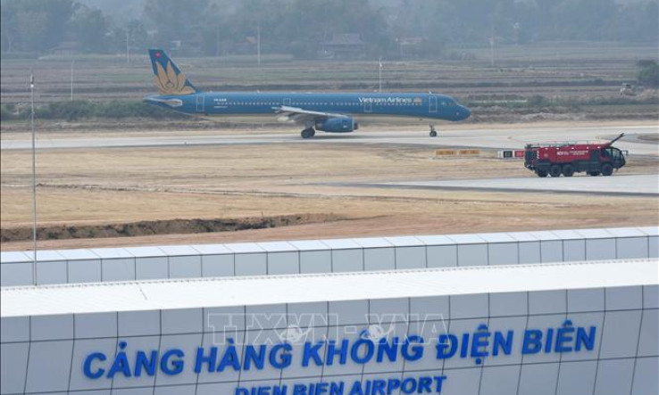 Điện Biên đón những hành khách đầu tiên trên chuyến bay Hà Nội - Điện Biên bằng Airbus A321