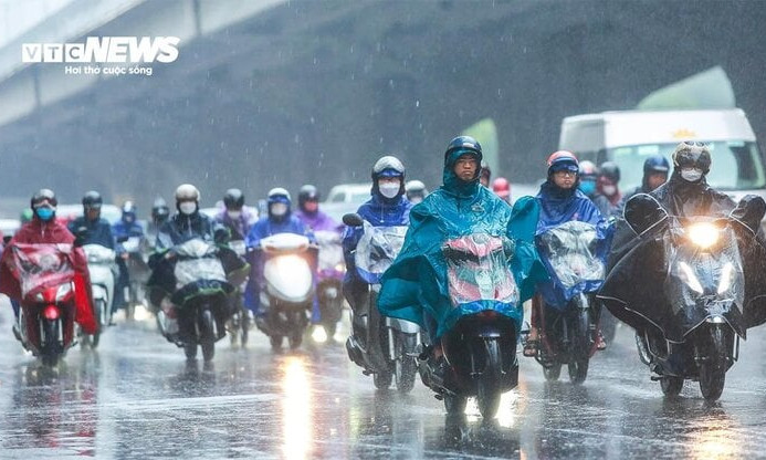 Dự báo thời tiết ngày 3/12: Miền Trung mưa lớn, miền Bắc trời rét