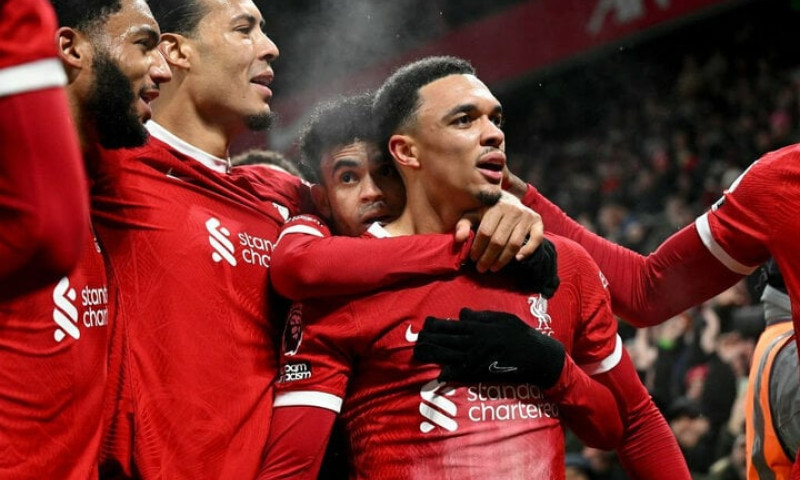 Liverpool thắng kịch tính trước Fulham