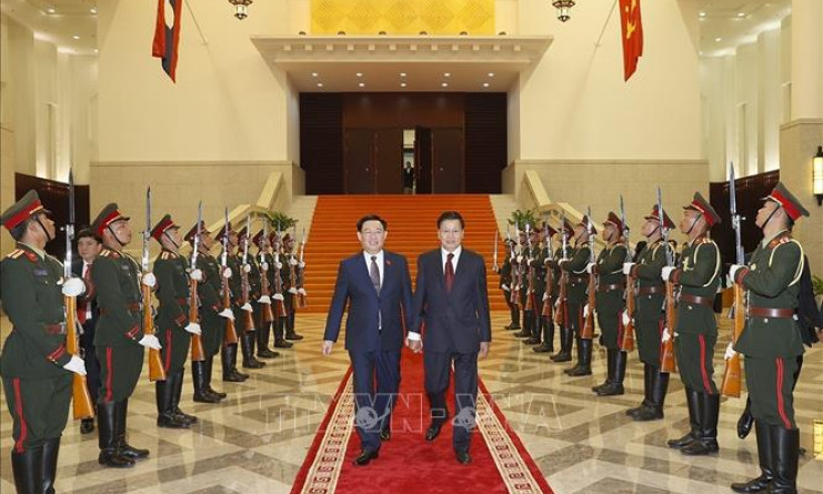 Chủ tịch Quốc hội Vương Đình Huệ hội kiến Tổng Bí thư, Chủ tịch nước Lào