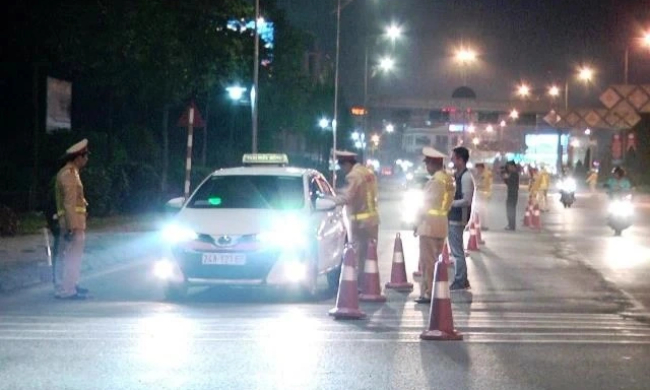 Một hiệu trưởng vi phạm nồng độ cồn kịch khung ở Lào Cai