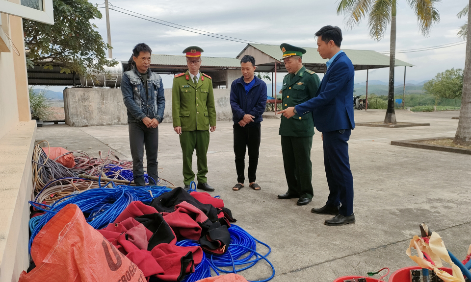 Tiên Yên: Bắt quả tang tàu khai thác thủy sản trái phép