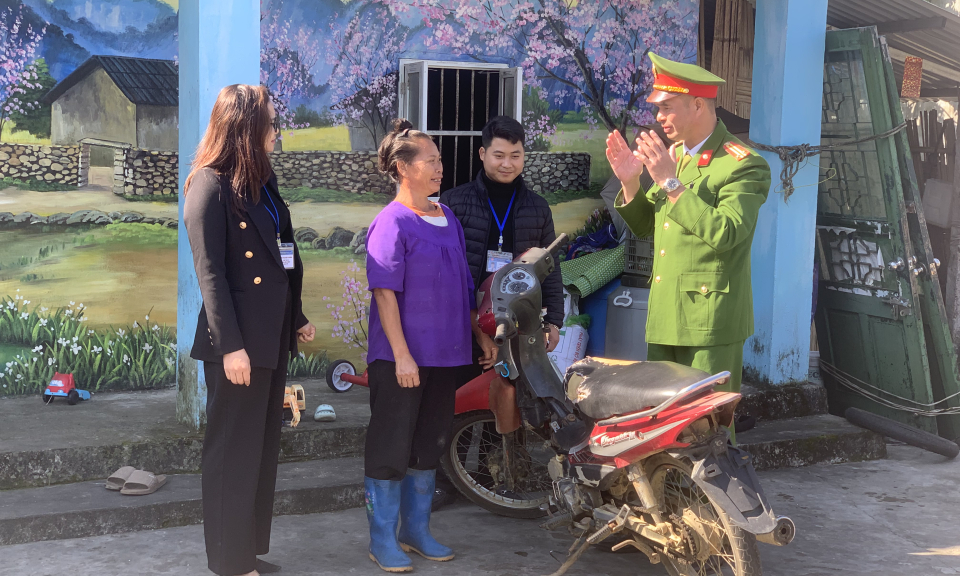 Tuyên truyền Luật giao thông ở xã Hải Sơn