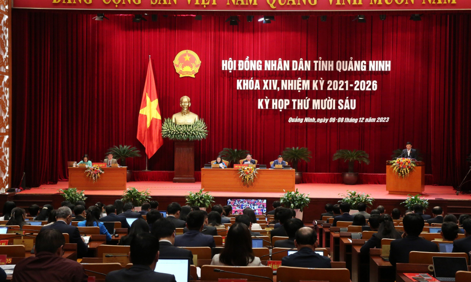 Thảo luận tại hội trường: Trách nhiệm, thẳng thắn, toàn diện và sát thực tiễn