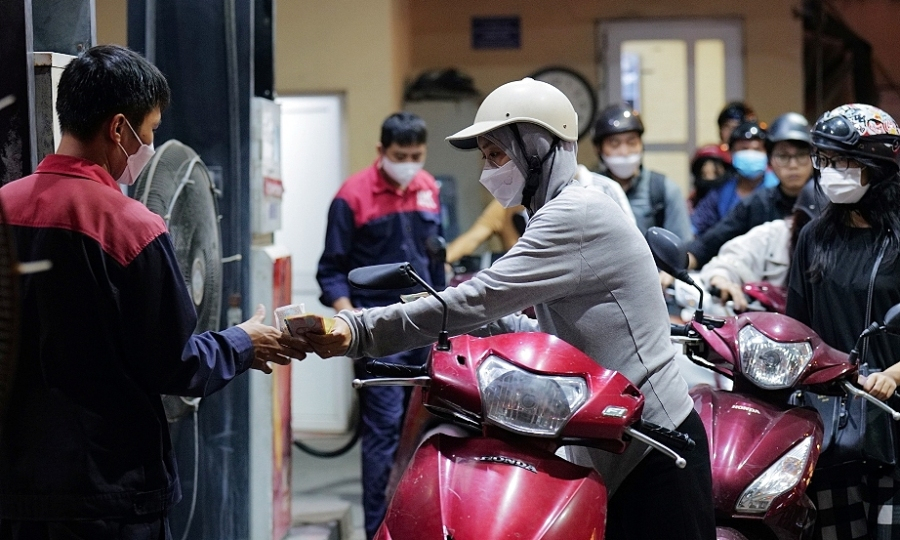 Giá xăng, dầu cùng giảm