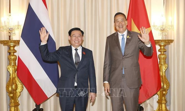 Chủ tịch Quốc hội Vương Đình Huệ hội kiến Thủ tướng Thái Lan Srettha Thavisin