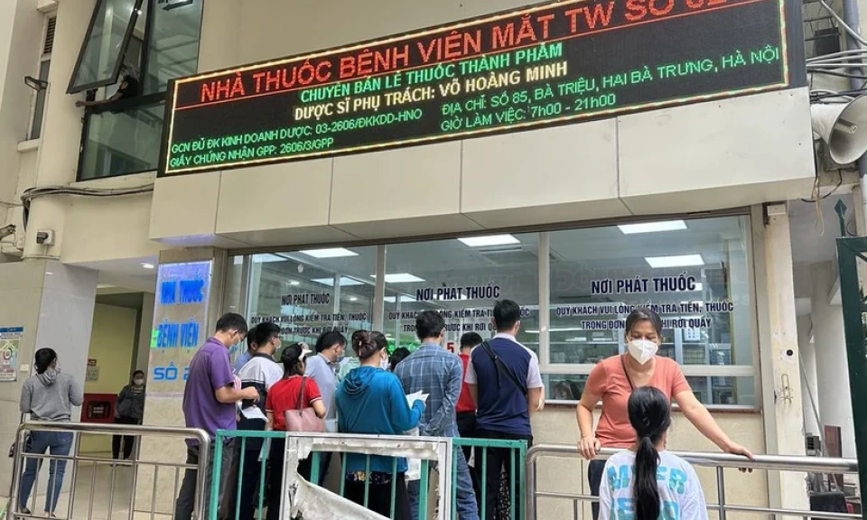 Đề xuất bệnh nhân mua thuốc bên ngoài sẽ được Bảo hiểm Y tế thanh toán