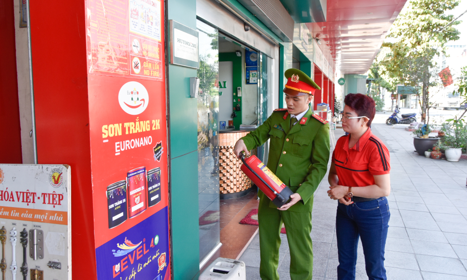 Chương trình “Đổi vũ khí, vật liệu nổ và công cụ hỗ trợ lấy bình chữa cháy”