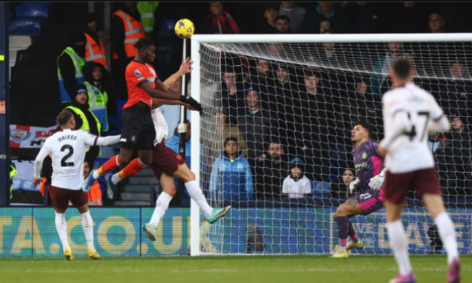 Man City thắng ngược trong ngày vắng Haaland