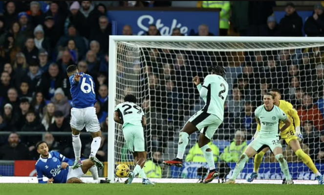 Chelsea thua trên sân Everton