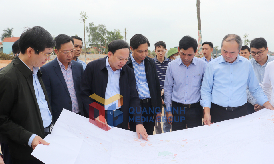Bí thư Tỉnh ủy Nguyễn Xuân Ký kiểm tra một số khu tái định cư, khu dân cư trên địa bàn TP Hạ Long, tháng 12-2023