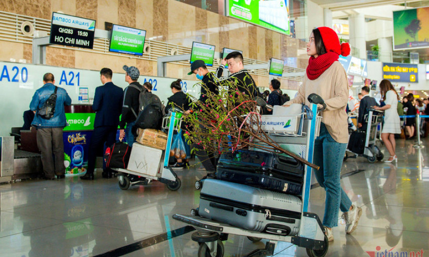 Giá vé máy bay Tết ‘trên trời’, hàng không gấp rút thuê máy bay