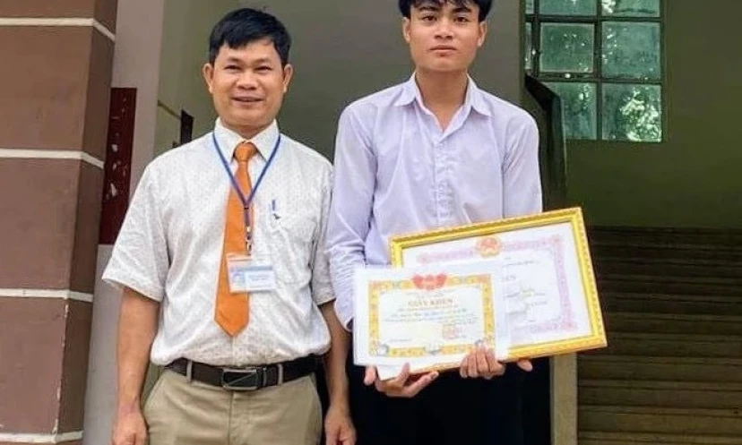 Khen thưởng học sinh dũng cảm truy bắt đối tượng trộm xe máy