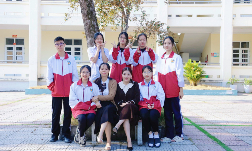 Cô học trò nghèo đam mê Hóa học