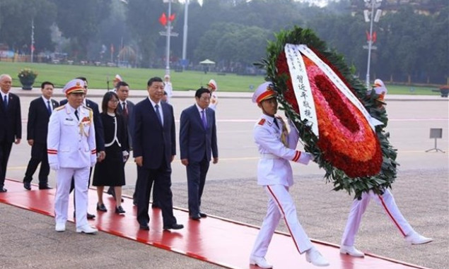 Chinese Party General Secretary and President pays tribute to President Ho Chi Minh