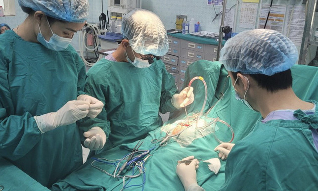 Phẫu thuật cắt ‘đuôi’ bất thường dài 14cm cho bé 4 tháng tuổi ở Thanh Hóa