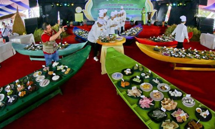 Vietnam sees record number of cakes from rice, sticky rice