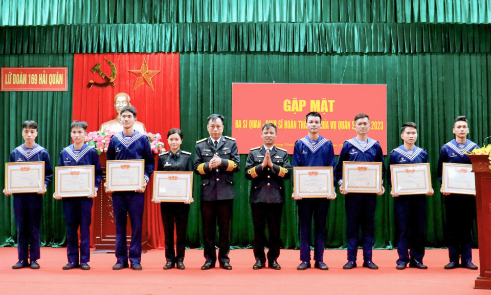Lữ đoàn 169 Vùng 1 Hải quân gặp mặt hạ sĩ quan - binh sĩ xuất ngũ năm 2023