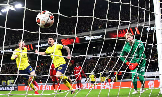 Liverpool thua trận trước khi gặp Man Utd