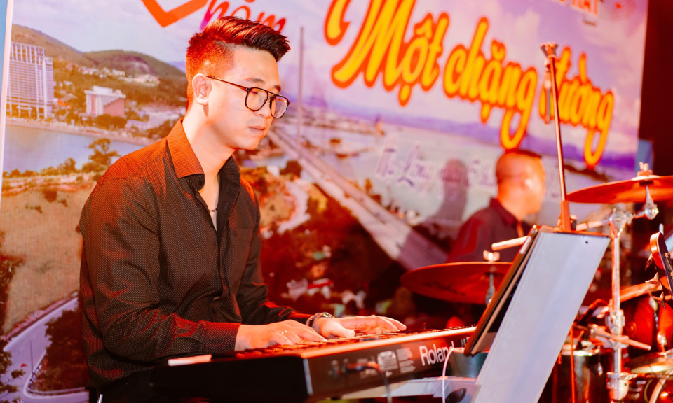 Nhạc sĩ Phùng Hữu Đức Hùng: “Quê hương Quảng Ninh là xúc cảm nghệ thuật của tôi”