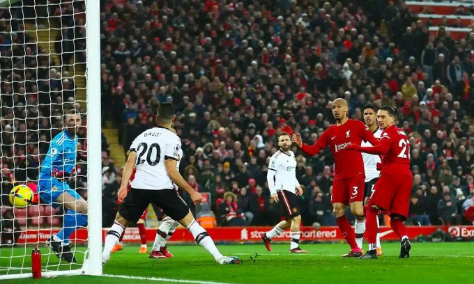 Ten Hag tự tin 'đánh sập' Anfield