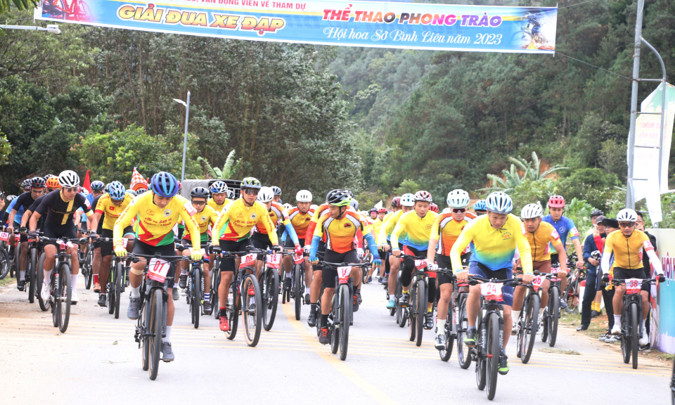 Hơn 400 VĐV tham gia Giải đua xe đạp thể thao phong trào Hội hoa Sở năm 2023