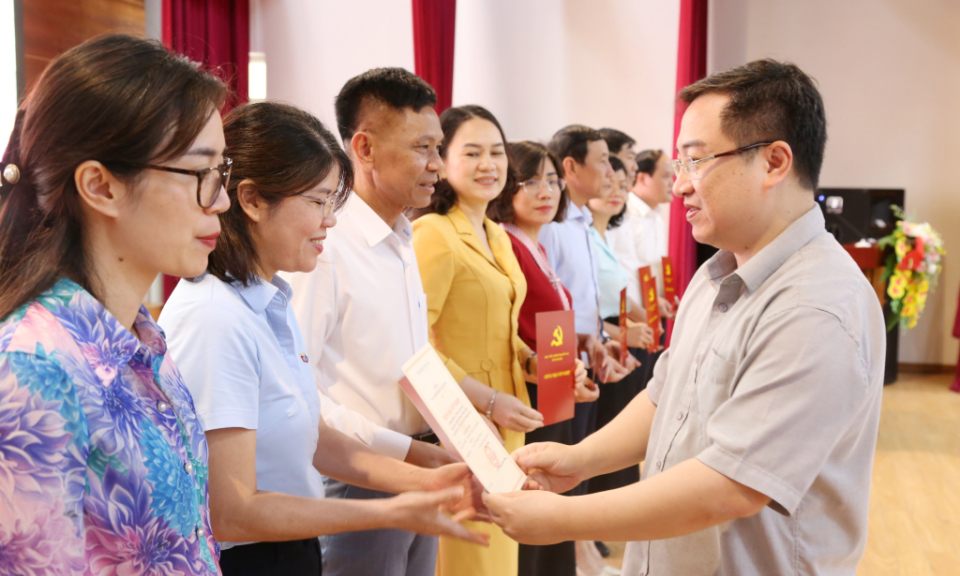 Nâng cao phẩm chất, năng lực của đội ngũ cán bộ, công chức, viên chức