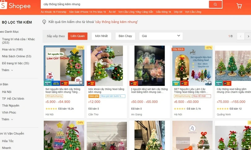 Kiếm hàng trăm triệu đồng nhờ bán cây thông Noel thủ công