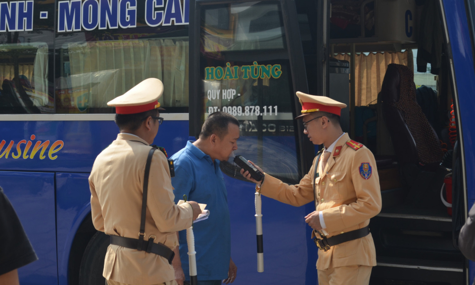 Nhiều giải pháp đảm bảo trật tự an toàn giao thông dịp cuối năm