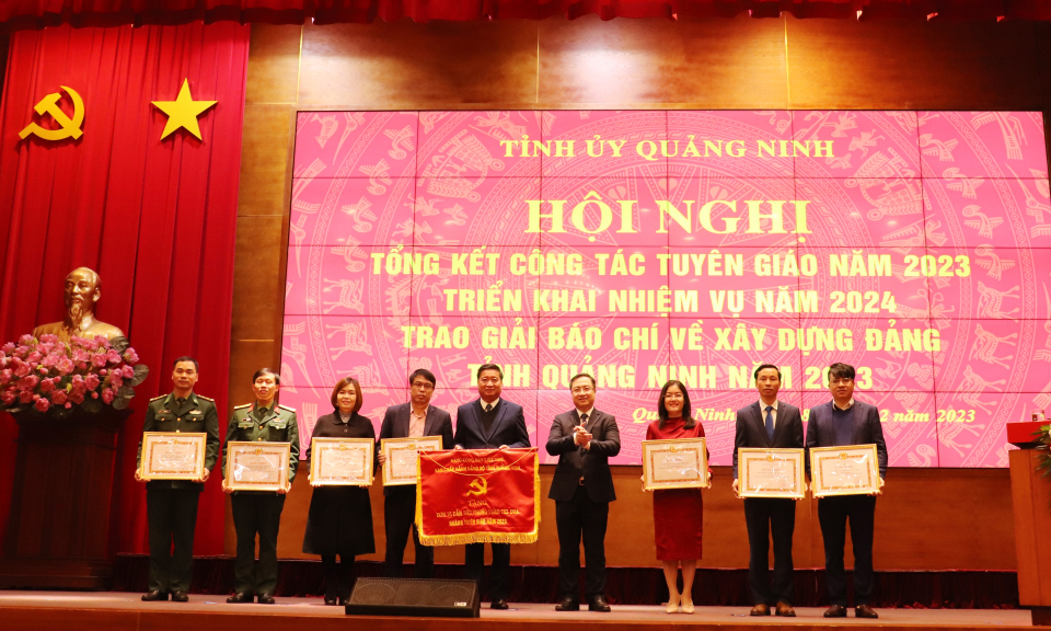 Triển khai công tác Tuyên giáo năm 2024 và trao Giải Búa liềm vàng tỉnh Quảng Ninh năm 2023