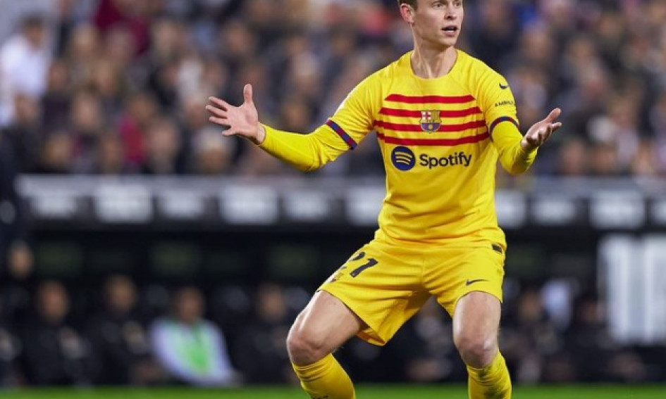 Hòa thất vọng, Barca còn đón hung tin từ De Jong