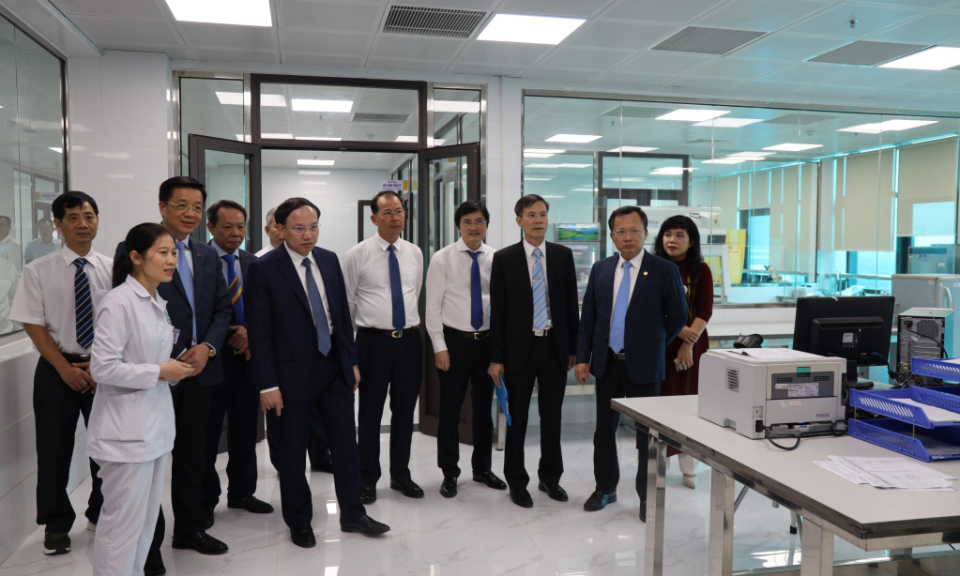 Dồn lực chăm sóc sức khỏe cho nhân dân