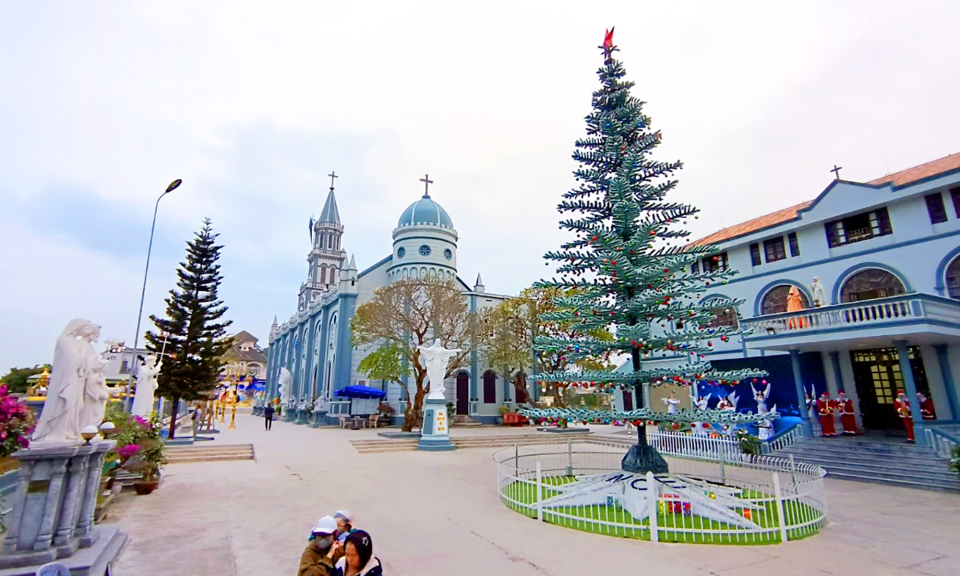 Ghé thăm Nhà thờ Hòn Gai
