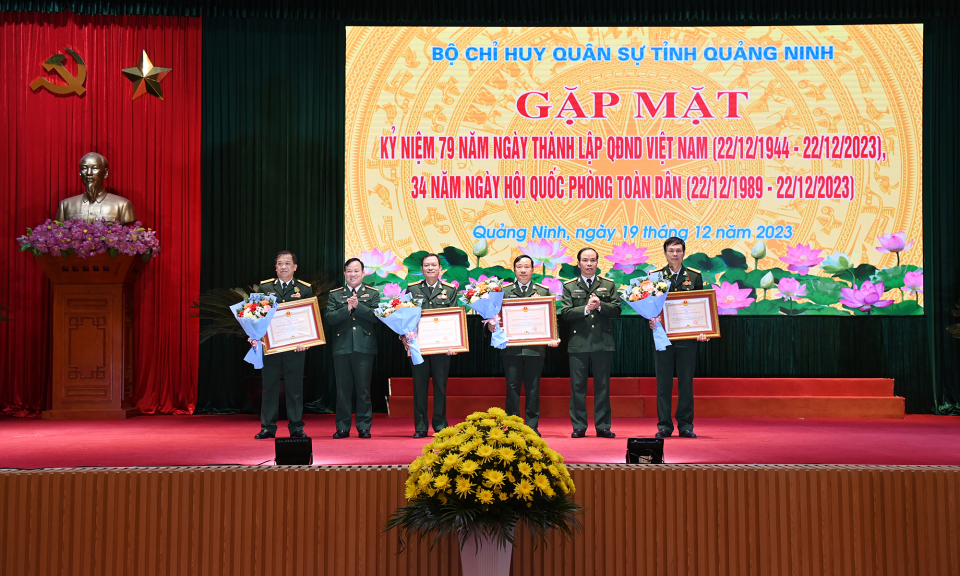 Bộ CHQS tỉnh gặp mặt cán bộ quân đội nghỉ hưu, nghỉ công tác 