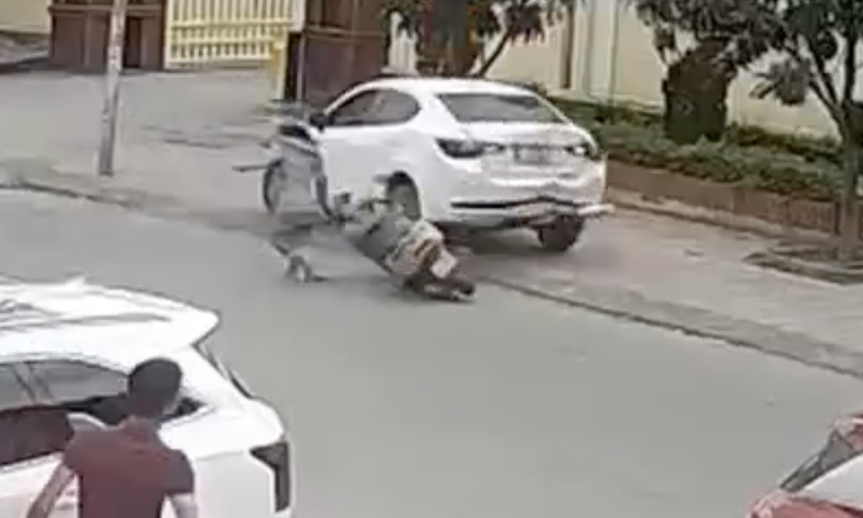 Nghi đạp nhầm chân ga, nữ tài xế lùi xe gây tai nạn liên hoàn ở Nghệ An