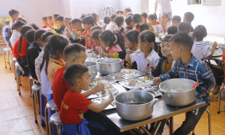 Thủ tướng yêu cầu rà soát bữa ăn bán trú ở miền núi
