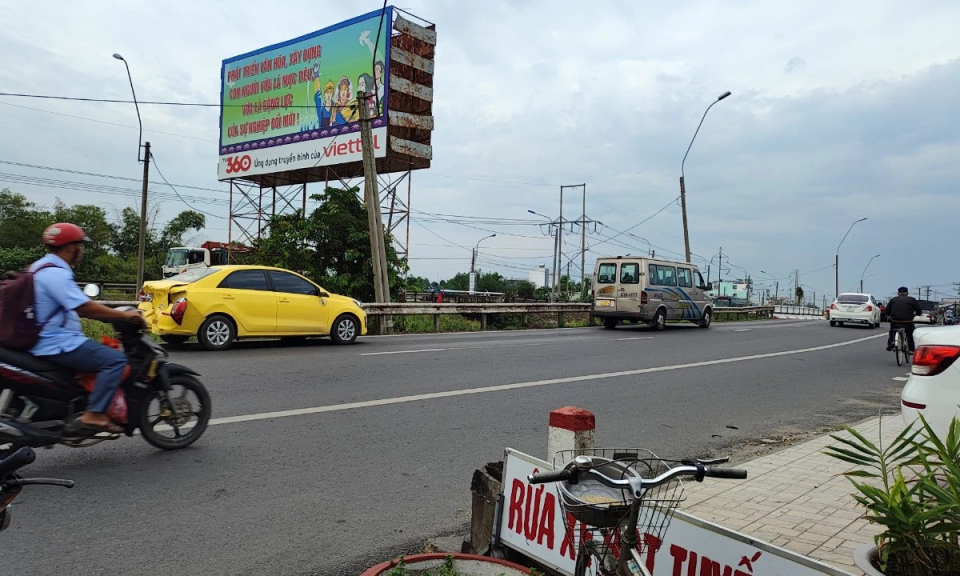 Người đàn ông đi xe đạp tử vong tại chỗ sau va chạm với ô tô