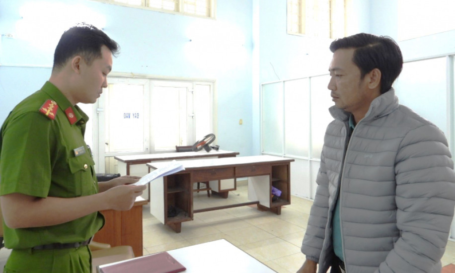 Phân lô đất nông nghiệp trên giấy, chiếm đoạt 900 triệu đồng
