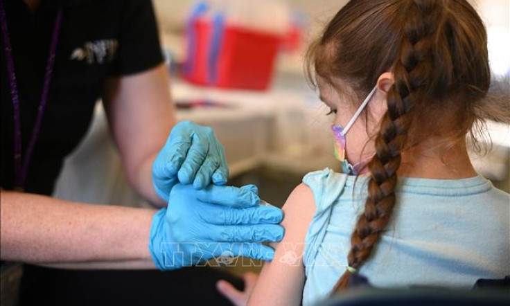 Mỹ khuyến cáo người dân tiêm vaccine cải tiến để phòng biến thể phụ mới của SARS-CoV-2