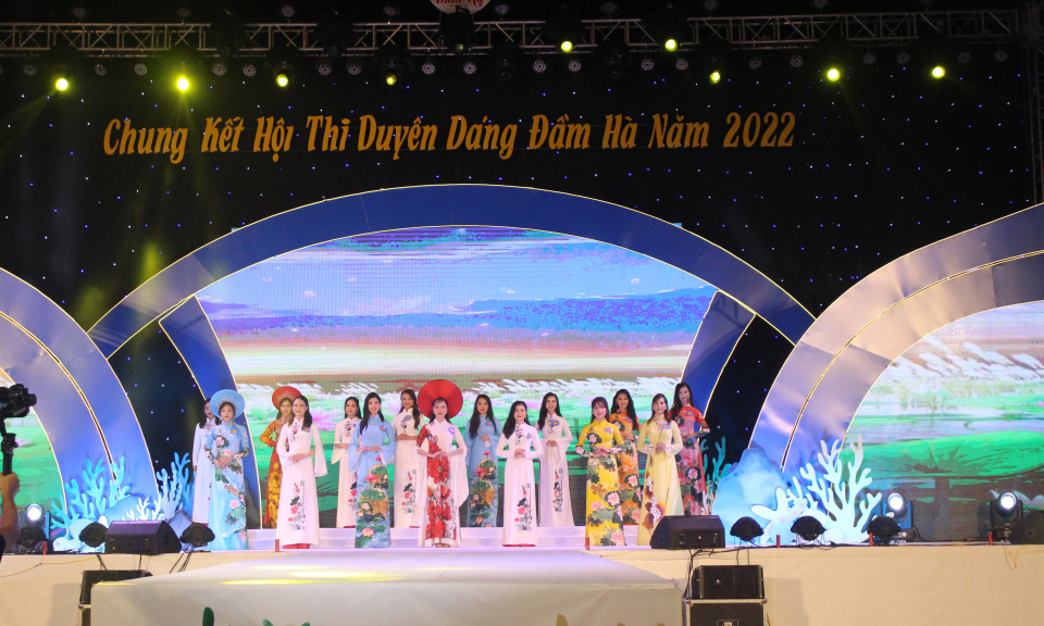 Duyên dáng phụ nữ Đầm Hà