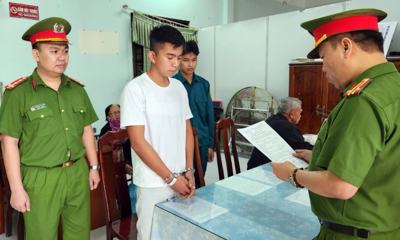 Thuê ôtô rồi đi bán lấy tiền chơi game, đánh bạc